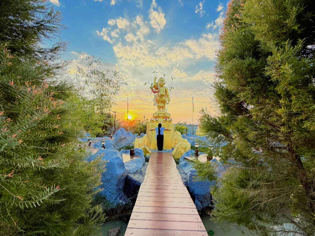 เหตุนี้ที่ประตูธรรม…ท่านแม่ครูน้อย (มีพลังสะอาด) เพราะท่านบ่มพลังงานบริสุทธิ์ยาวนานถึง๕ ปี